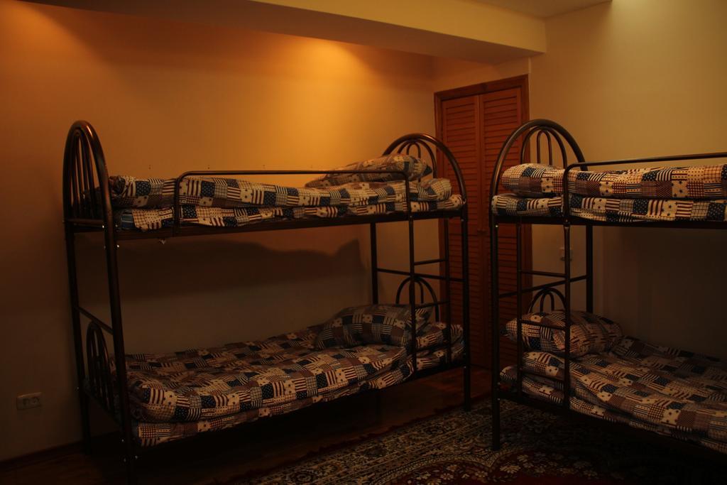 Ala Hostel Almaty Zimmer foto